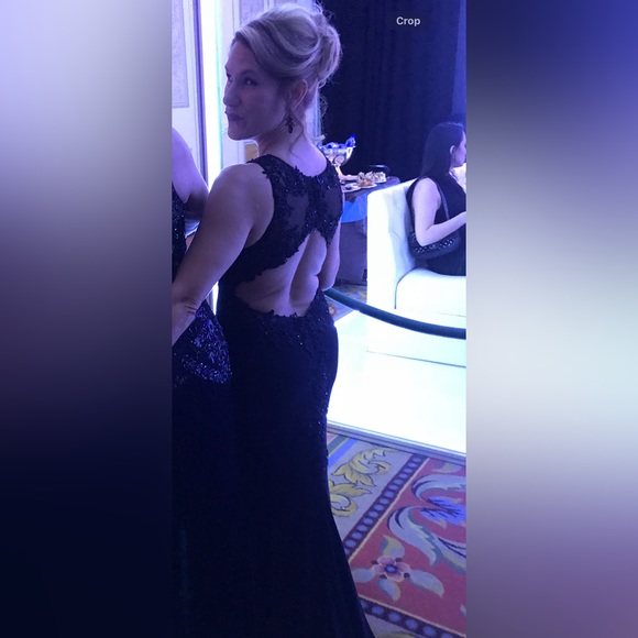 Beautiful black Faviana Glamour gown. - Picture 3 of 7